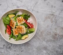 Салат с карамелизированным Халуми