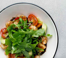 Салат с ароматными креветками