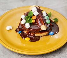 Панкейки с нутеллой и бананом