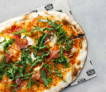 Пицца с пармой и маскарпоне