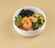 Поке с тигровыми креветками, вакамэ и авокадо