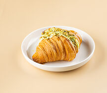 Круассан фисташка-малина