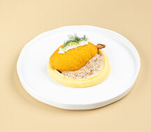 Котлета по-киевски с пюре и грибной эспумой