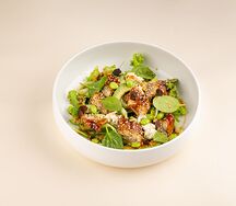 Зеленый салат с угрем и страчателлой