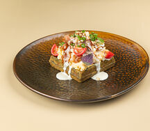 Вафля со скрэмблом и беконом