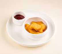 Наггетсы из цыпленка с брусничным кетчупом