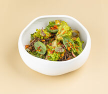 Салат с рваной телятиной и баклажанами