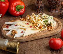 Ассорти из кавказских сыров