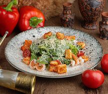 Салат цезарь с креветками