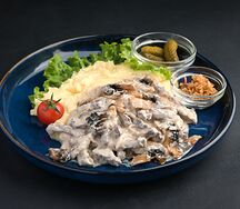 Бефстроганов из телячьей вырезки 