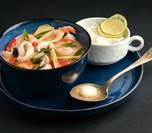 Том ям с морепродуктами