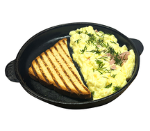 Омлет скрэмбл с ветчиной, сыром и тостом 180 г