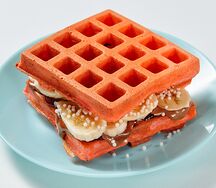 Вафля с бананом и шоколадом