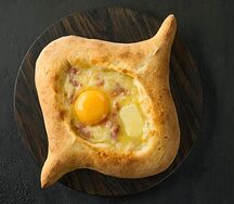 Хачапури по-аджарски карбонара 