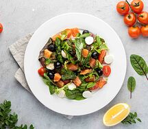 Салат с лососем и моцареллой