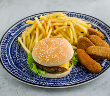 Бургер, фри и наггетсы