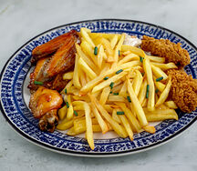 Крылья, фри и стрипсы