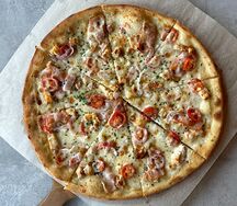 Курица, бекон, помидор