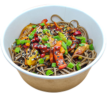 Вок с курицей и гречневой лапшой