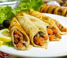 Блины с семгой и хреном