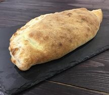 Кальцоне со свининой