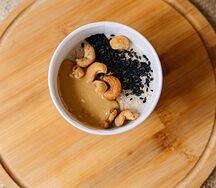 Овсяная каша с кешью и арахисовой пастой