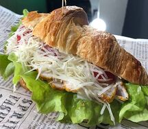 Круассан Цезарь