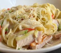 Паста с копченой курочкой и цукини