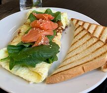 Омлет с лососем