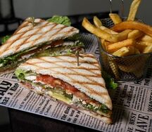 Клаб-сэндвич с картошечкой фри