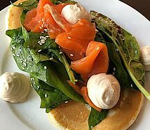 Панкейки с лососем