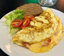 Омлет с пепперони и сыром