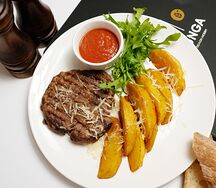 Бифштекс из говядины с картофелем Айдахо