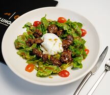 Теплый салат с куриной печенью