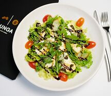 Салат с адыгейским сыром и грушей