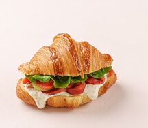 Круассан с чилийским кижучем и соусом тартар