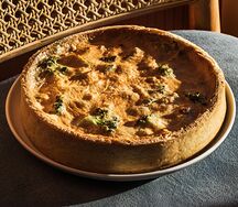 Сливочный киш с цыплёнком и овощами