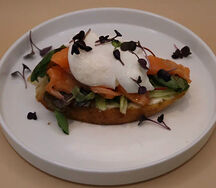 Брускетта с лососем