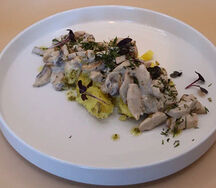 Фрикасе из свинины с мятым картофелем