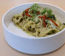 Паста с цукини и соусом песто