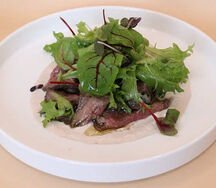 Ростбиф с соусом вителло тонато