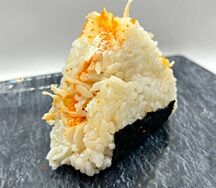 Онигири с крабом