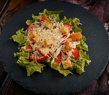 Салат Цезарь с семгой