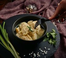 Пельмени с бульоном