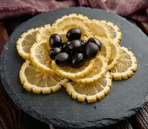 Лимон и оливки