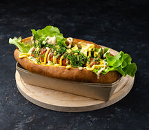 Хот-дог в булочке сырный (с двумя сосисками)