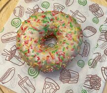 Пончик с цветной посыпкой