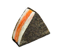 Онигири с лососем