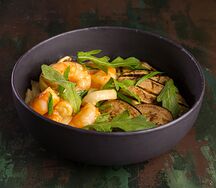 Тигровые креветки с кальмаром и белыми грибами