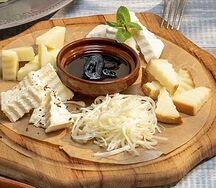 Ассорти грузинских сыров